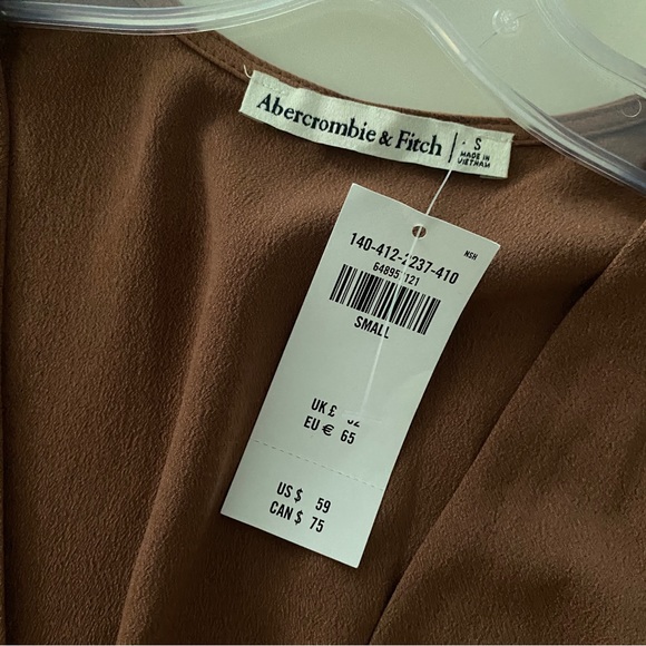 BNWT A & F Blouse in Small - Picture 3 of 4